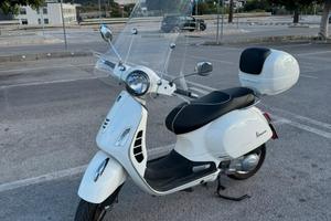 Piaggio Vespa 300 GTS Super