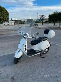 Piaggio Vespa 300 GTS Super