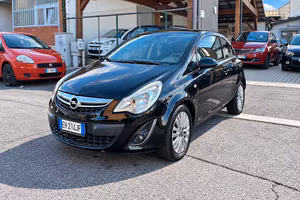 Opel Corsa 1.2 3 porte b-color