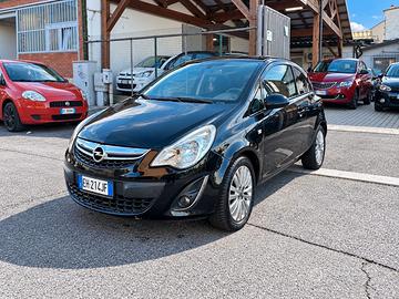Opel Corsa 1.2 3 porte b-color