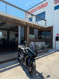 SUZUKI GSX-8R