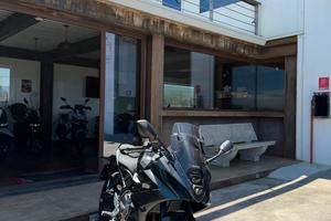 SUZUKI GSX-8R