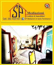 Palazzo versatile multiuso ampi spazi