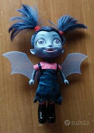 Bambola Vampirina da 27 cm, sonora