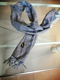 5 Sciarpe e 2 mantelle il tutto a