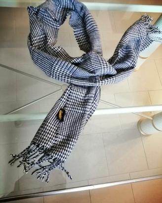 5 Sciarpe e 2 mantelle il tutto a