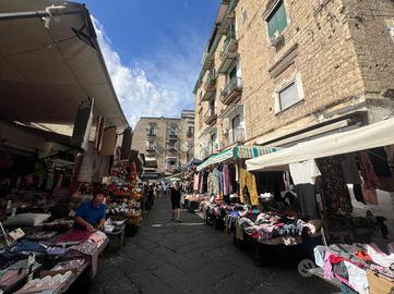 NEGOZIO A NAPOLI