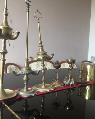 Set di oggetti in ottone