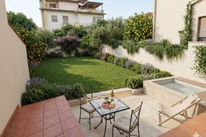 Appartamento ristrutturato in centro con giardino