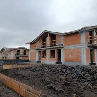 Viagrande-nuov. costr.villa bif.350 giard 275000