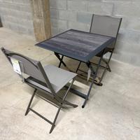Tavolino ripieghevole con sedie