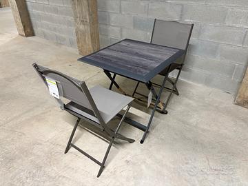 Tavolino ripieghevole con sedie