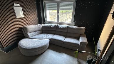 Divano poltronesofa con pouf mezzaluna maxi