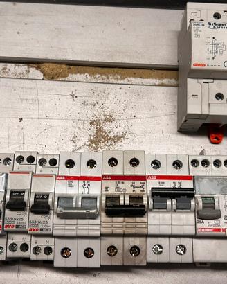 8 Magnetotermici e 2 differenziali e una spia