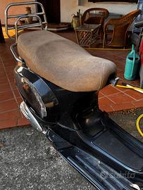 vespa LX 150 anno 2007.