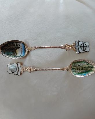 2 cucchiaini da collezione souvenir proveni