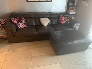 Divano in pelle poltrone e sofà