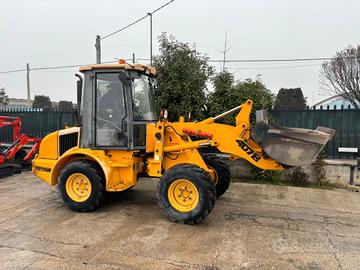 P137 Pala gommata JCB 407 B