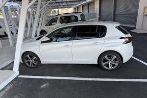 Peugeot 308 (2021) - 1.5 BlueHDi EAT8 -