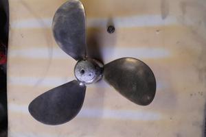 Elica a pale abbattibili mozzo da sostituire