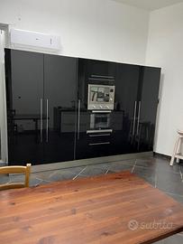Cucina moderna semi-nuova  - Nero lucido laccato