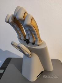 Ceppo con 5 coltelli e forbici da cucina