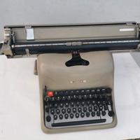 macchina da scrivere olivetti 
