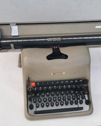 macchina da scrivere olivetti 