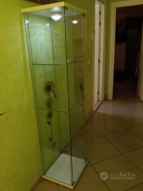 VETRINA IKEA CON ILLUMINAZIONE 