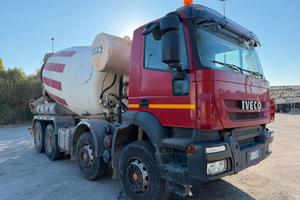 IVECO TRAKKER con betoniera CIFA