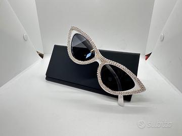 Occhiali da sole con brillantini, incluso custodia
