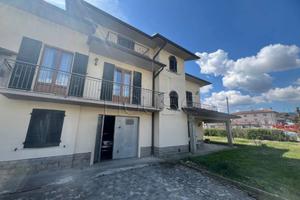 Appartamento di 250 m² con 4 locali e box auto a M