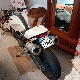 DUCATI MONSTER 696