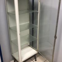 Vetrinetta vintage stile industriale da ambulatori