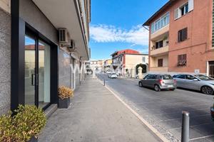 Locale commerciale completamente ristrutturato