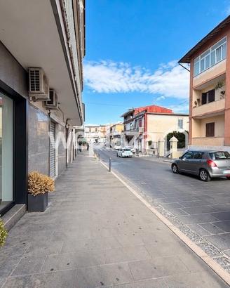 Locale commerciale completamente ristrutturato