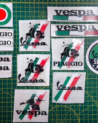 Adesivi tipo Vespa Piaggio set da 13 pezzi.
