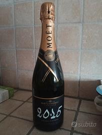 Champagne moet grand vintage