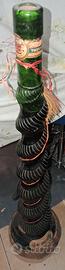 Bottiglia a serpente  grande piena di vino Toscano