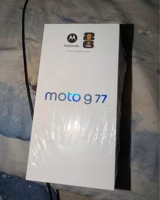 Motorola g77 con auricolari