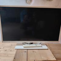 In blocco TV da 18 e 28 pollici + 1  monitor