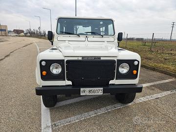 Land Rover Defender 90 turbodiesel Hard-top iscrit