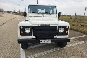 Land Rover Defender 90 turbodiesel Hard-top iscrit