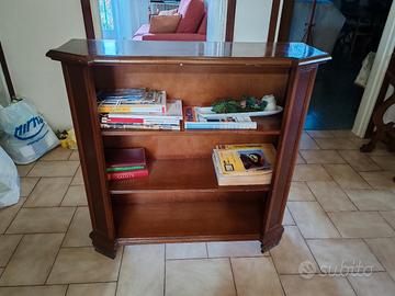 Mobile in legno piccola libreria