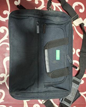 Borsa Benetton porta PC
