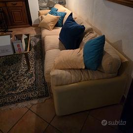 Divano 3 posti e poltrona