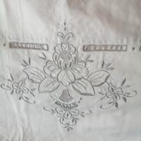 tovaglia da 12 ricamata