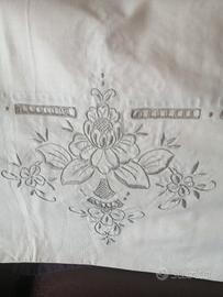 tovaglia da 12 ricamata