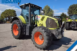 Trattore Claas AXION 810