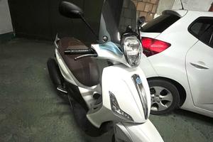 Beverly 300 2019 - Perfetto stato, solo 8.000 km